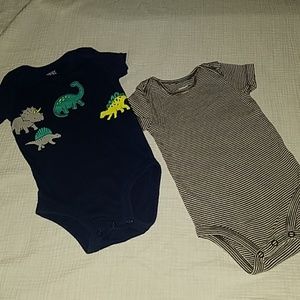 Lot of 2 6 months onesies Carter's